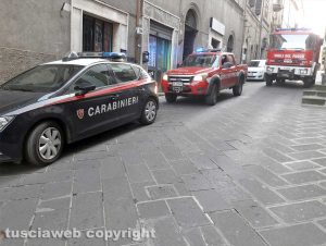 Montefiascone - Scatola elettrica in fiamme - Intervento di carabinieri e vigili del fuoco a corso Cavour