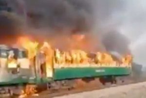 Islamabad - Rogo su un treno passeggeri