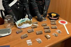 Ladispoli - La droga sequestrata dai carabinieri