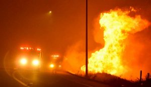 Vasto incendio in California