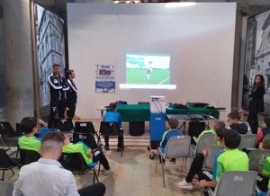 Viterbo - Aia - Una lezione a dei giovani calciatori