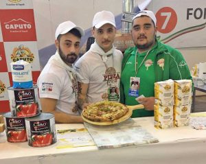 Francesco Serafini e Salvatore Schiavone con la loro pizza