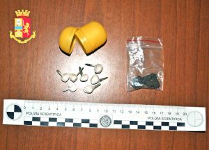 Civitavecchia - Polizia - La droga e il materiale sequestrato