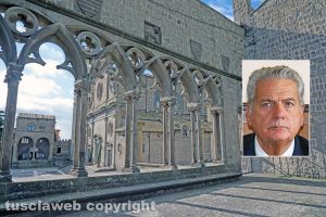Viterbo - La loggetta di palazzo dei Papi - Nel riquadro: Giovanni Arena