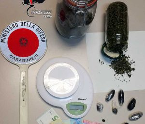 Carabinieri - Droga e materiale sequestrati