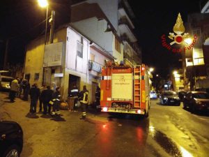 Reggio Calabria - Esplosione in un negozio, 4 vigili fuoco e 6 agenti feriti