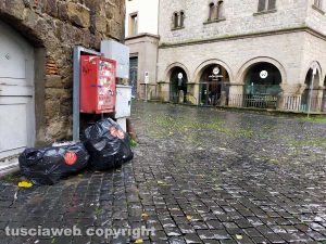 Viterbo - Rifiuti abbandonati