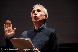 Viterbo - Marco Travaglio porta in scena "Ball fiction"