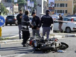 Roma - Ladri di Rolex fermati a Corso Francia dopo rocambolesco inseguimento