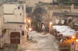 Matera - Maltempo, strade allagate