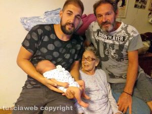 Viterbo - Antonia Gentili con il figlio e i nipoti