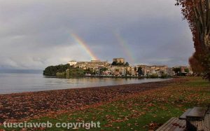 Arcobaleno sull'isola Bisentina e Capodimonte