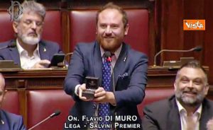 Camera - Flavio Di Muro (Lega) chiede alla compagna di sposarlo