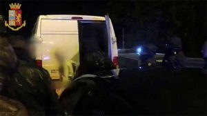 Torino - Il Ducato fermato dalla polizia stradale