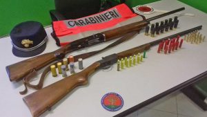 I fucili e le munizioni sequestrate