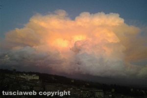 Nuvolone nel cielo sopra Caprarola