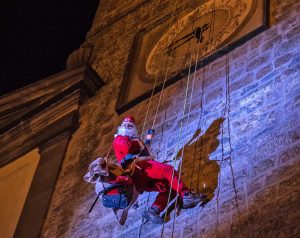Babbo Natale acrobatico a Bagnoregio