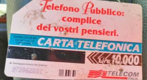 Roma - La scheda telefonica ritrovata in un tombino