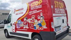 Lecce - Il furgone rubato con all'interno i panettoni per i poveri