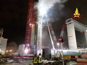 Genova - Incendio nel cantiere del nuovo ponte di Genova
