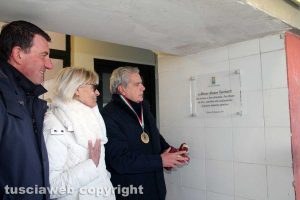 Viterbo - Scoperta la targa in memoria di Alvaro Turchetti al campo da calcio di Villanova