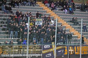 Sport - Calcio - Viterbese - I tifosi in curva