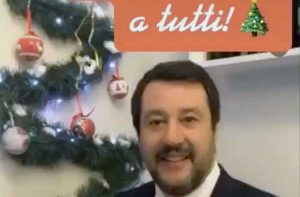 Roma - Gli incredibili auguri di Salvini per Natale su Tik Tok
