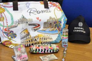 Civitavecchia - I prodotti contraffatti sequestrati dall'Adm