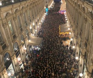 Milano - Centinaia di sindaci in marcia per Liliana Segre