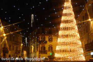 Ronciglione - Piazza Vittorio Emanuele illuminata a festa