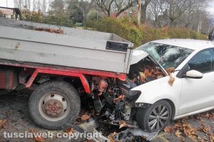 Lubriano - Auto contro furgone