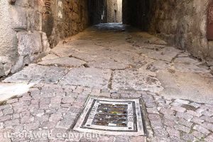 Viterbo - Tombino otturato in via degli Scalzi
