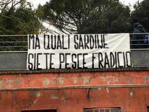 Scritta anti sardine