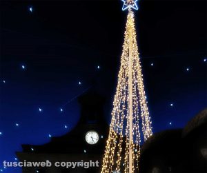 Piazza Matteotti e le stelle a Civita Castellana...