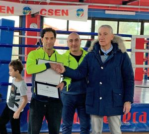 Sport - Livio Treta premia il Cecconi boxing team