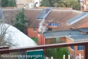 Viterbo - Termosifoni accesi alla scuola media P. Vanni