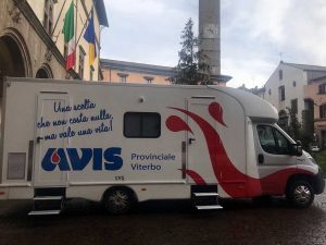 Autoemoteca Avis in piazza del Comune