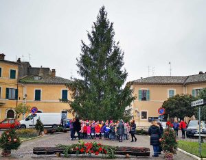 San Lorenzo Nuovo - Gli studenti augurano buon Natale