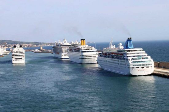 Navi al porto di Civitavecchia