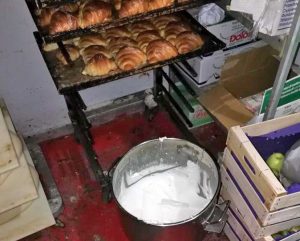 I Nas sospendono l'attività di una pasticceria