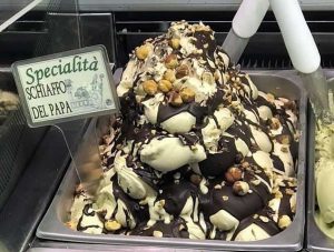 Lo "Schiaffo del papa", il celebre gusto del gelato dell'Antica Latteria