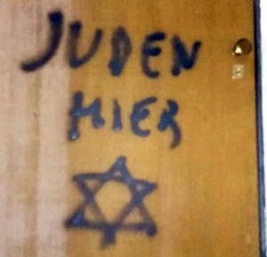 Mondovì - Scritte razziste a casa di una deportata