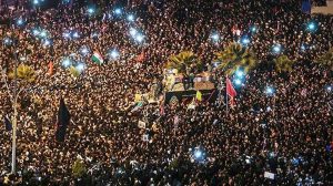 Iran - Folla in strada per omaggiare il generale Soleimani