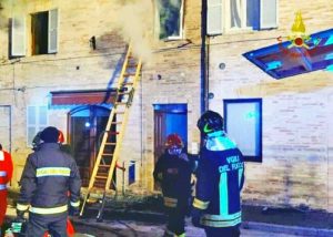 Sorvegliano - Incendio in un'abitazione, morta bambina di 7 anni