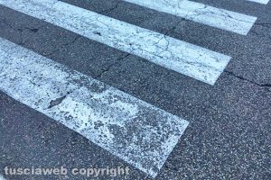 Viterbo - Le strisce pedonali all'inizio di strada Cimina