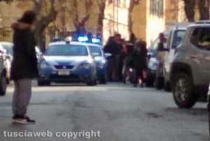 Viterbo - Uomo dà in escandescenze, interviene la polizia