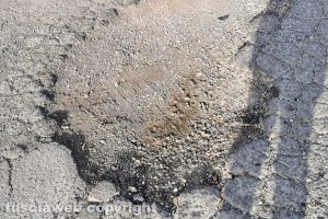 Viterbo - Buche al capolinea Cotral di Riello