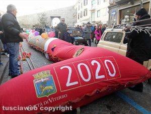 Viterbo - La calza della Befana più lunga del mondo 2020