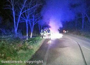 Auto a fuoco sulla Castrense