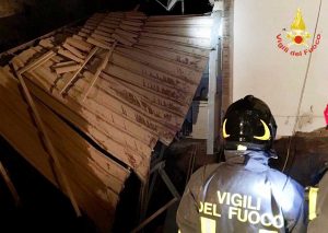 Catania - Crolla palazzina, evacuate sette famiglie